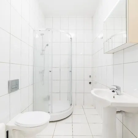 - Mostowa 13 * Poznań